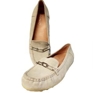 Vionic Women’s Light Green Chain Link Loafer Size 7